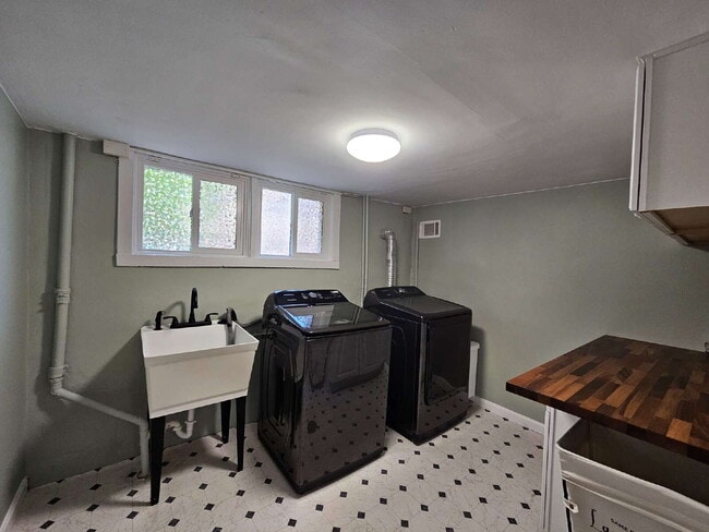 Building Photo - Stylish 3-Bed 2-Bath Home in West Colfax