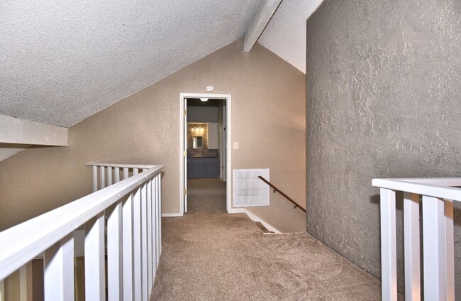 Building Photo - 2309 W Oakridge St