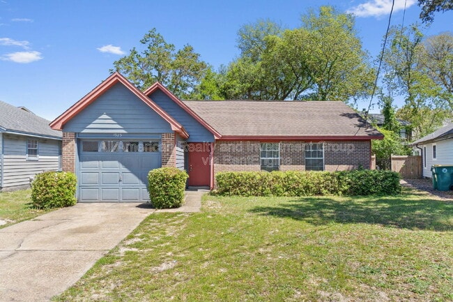 Building Photo - 1925 Estival St