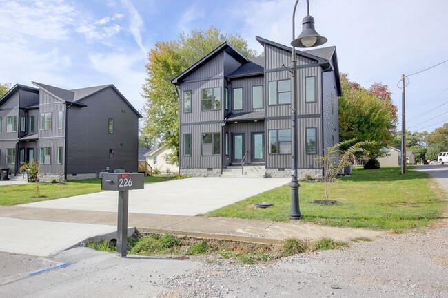 Building Photo - 226 3rd St