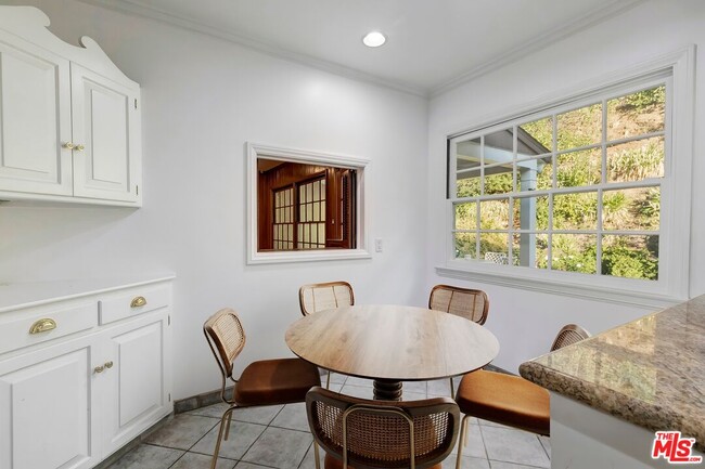Building Photo - 3924 Woodfield Dr