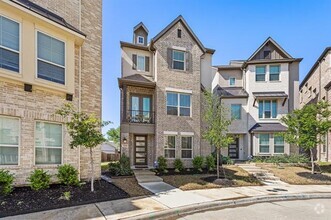 Building Photo - 2228 Palomino St