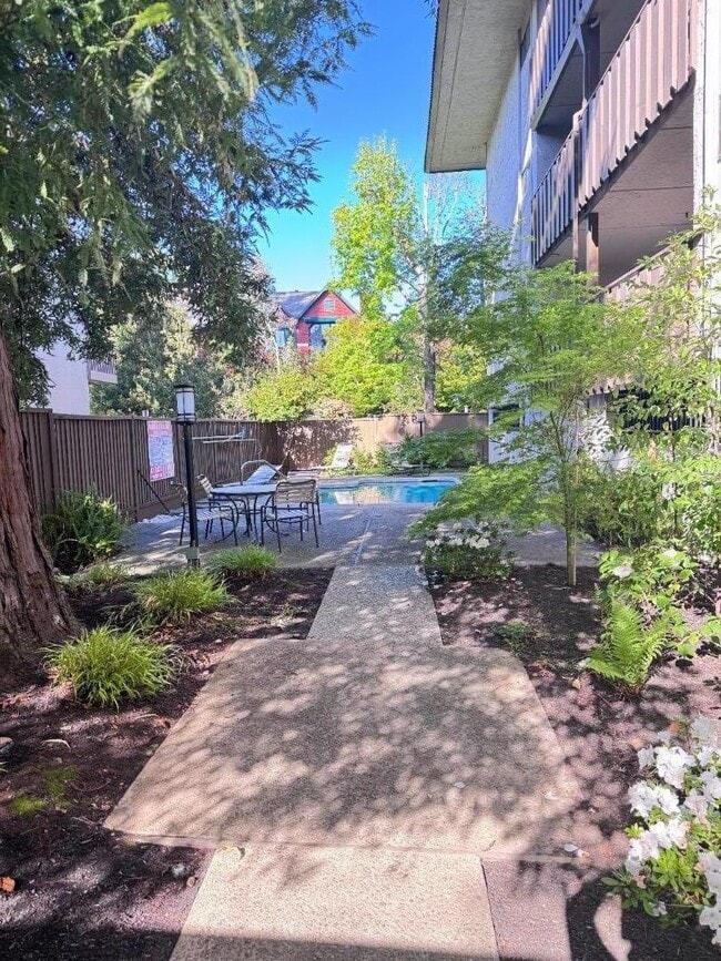 Building Photo - 101 2nd St