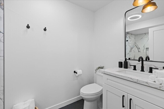 Building Photo - Discover Resort Style Living In Mission Va...