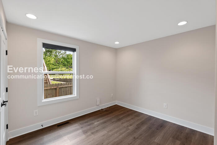 Building Photo - 1406 Riverside Dr