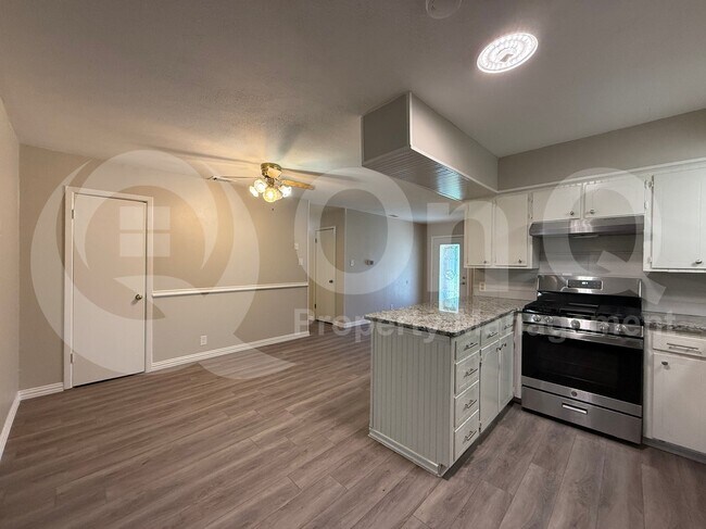 Building Photo - 362 S Shore Pl