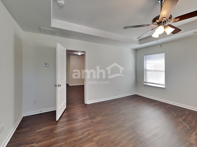 Building Photo - 216 Leland Ln