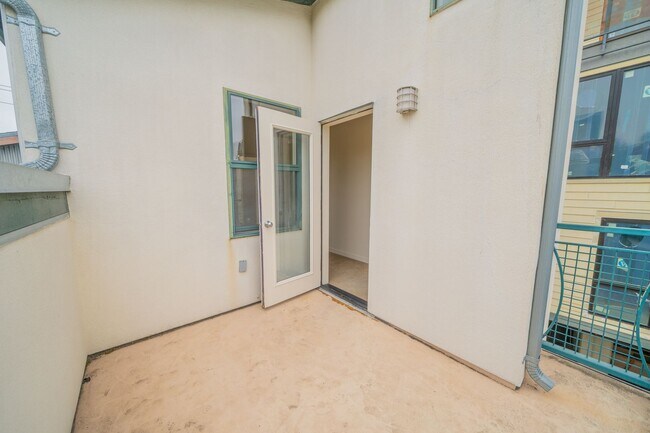 Building Photo - 3930 Shafter Ave