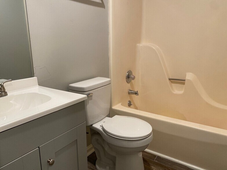 Building Photo - 150 Stratford Ln