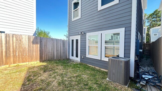 Building Photo - 4922 Dalhart Dr