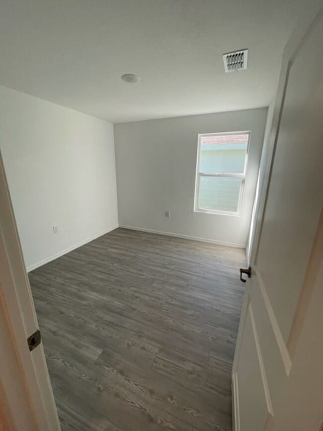Building Photo - Ready for Move In- Modern & Roomy- 4 Bedro...