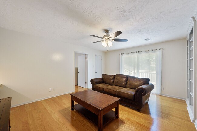 Building Photo - 2824 S Logrun Cir