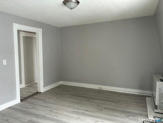 Building Photo - 22 Hawthorne St