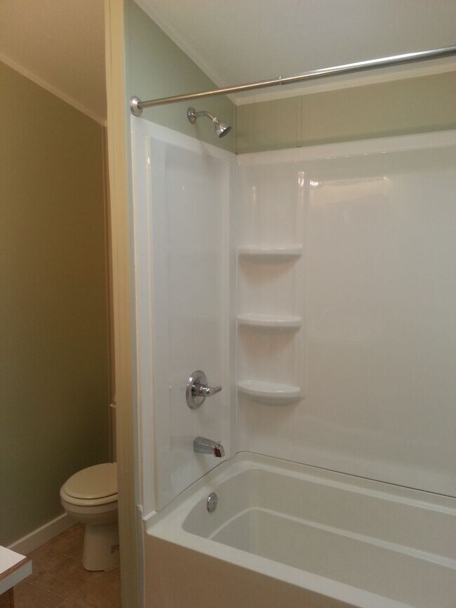 Building Photo - Great 2 Bedroom 1 Bathroom home in North Pointe!