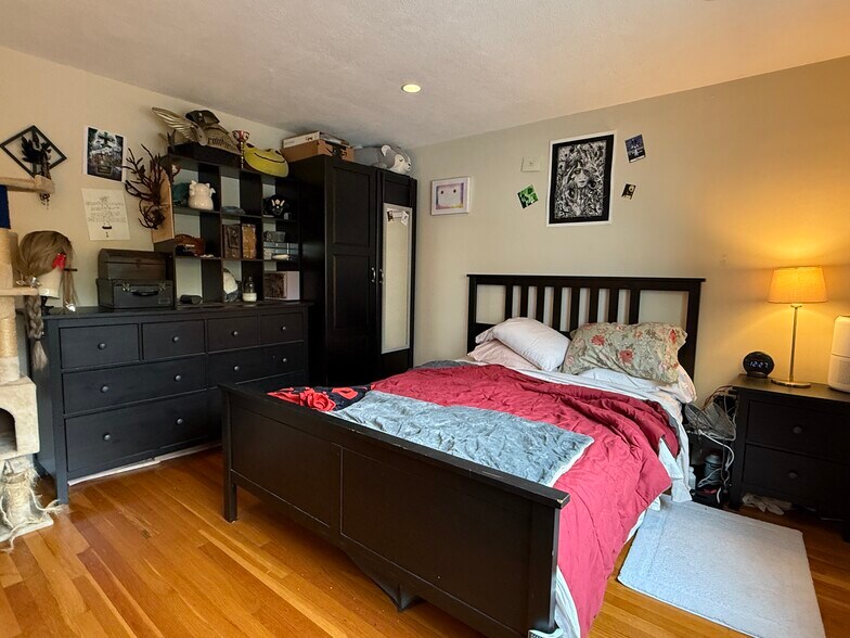 Building Photo - 197 Kent St