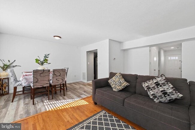 Building Photo - 12462 Skipper Cir