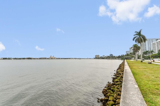 Building Photo - 1803 N Flagler Dr