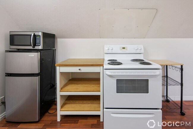 Building Photo - 194 E 4800 S
