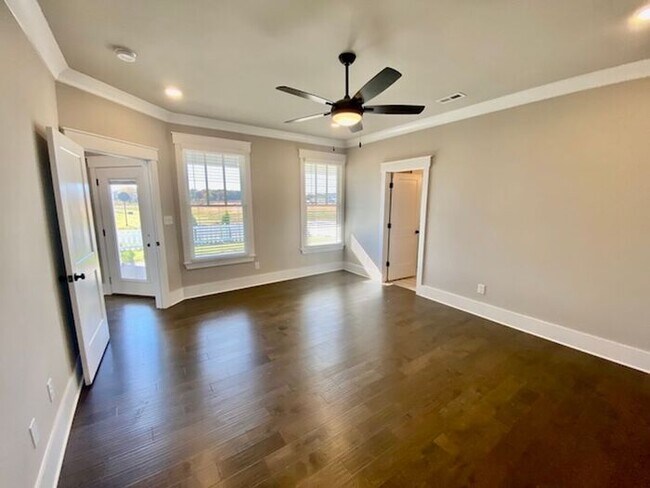 Building Photo - Clift Farm townhome with a fence and 3 car garage