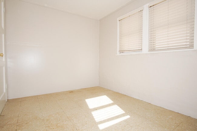 Building Photo - 3308 Sacramento Ave