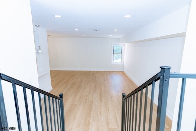 Building Photo - 29 Upper Mountain Ave