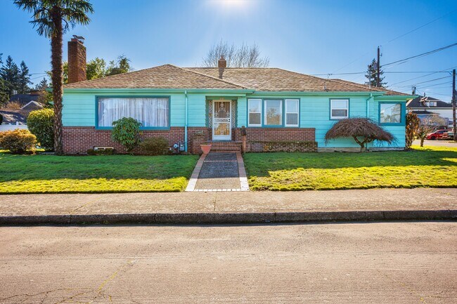 Building Photo - 1910 NE Cramer St