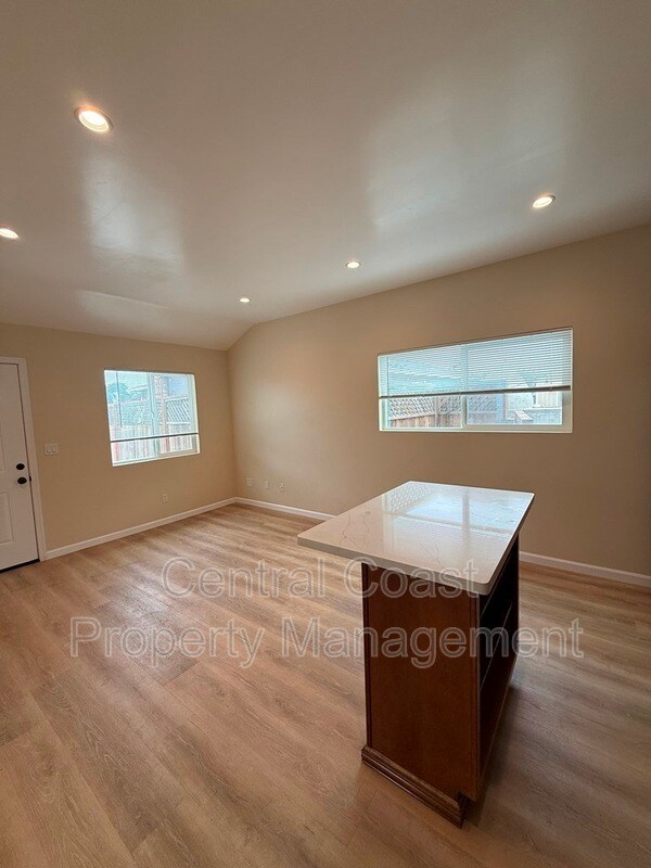 Building Photo - 142 Peppertree Pl
