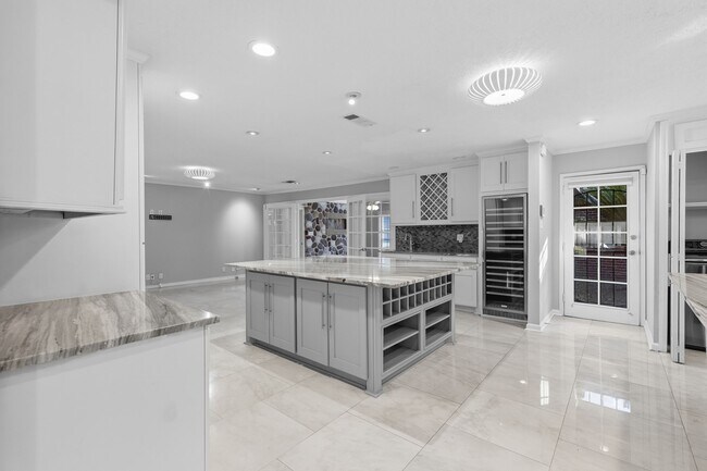 Building Photo - 3338 Prospect St