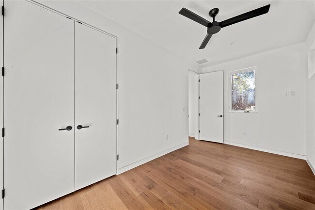 Building Photo - 2904 Westhill Dr