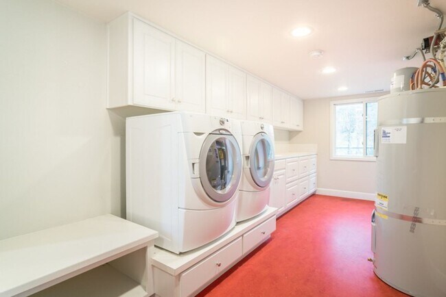 Building Photo - Escape to the Country, Spacious Contemporary in Wilsonville with Shop