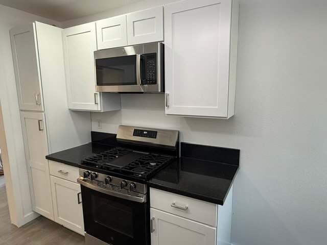 Building Photo - 10907 S Burl Ave
