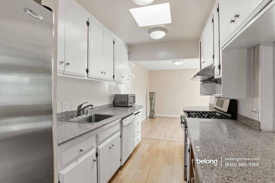 Building Photo - 1855 Forest Ct