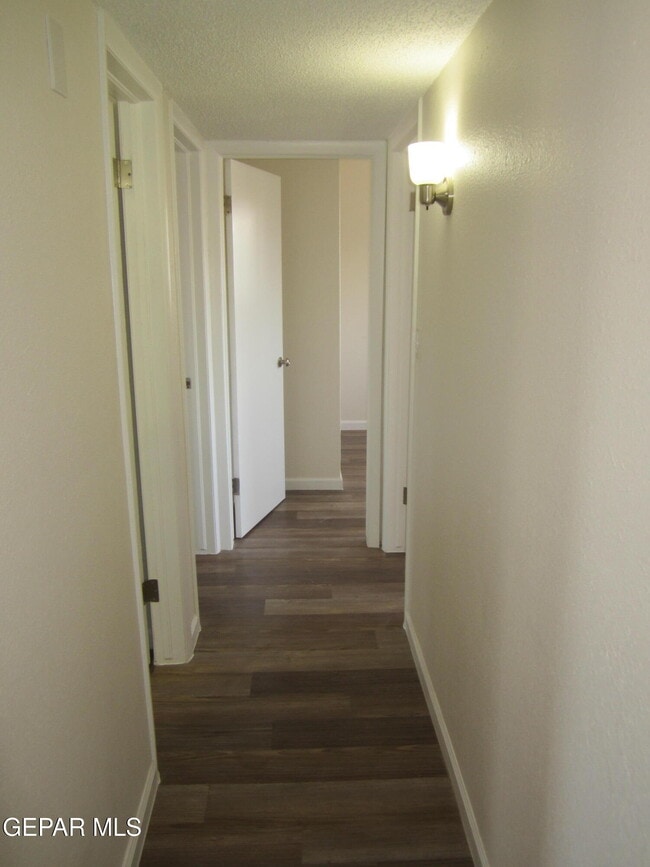 Building Photo - 305 Corvena Way