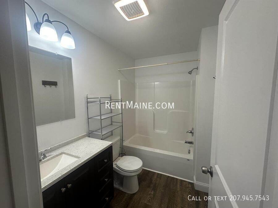 Building Photo - 70 Basketball Ct