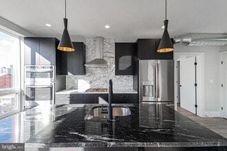 Building Photo - 526 Brown St