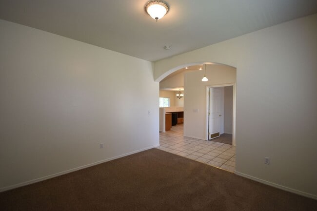 Building Photo - Cozy Pet-Friendly Rental in a Quiet Kennew...