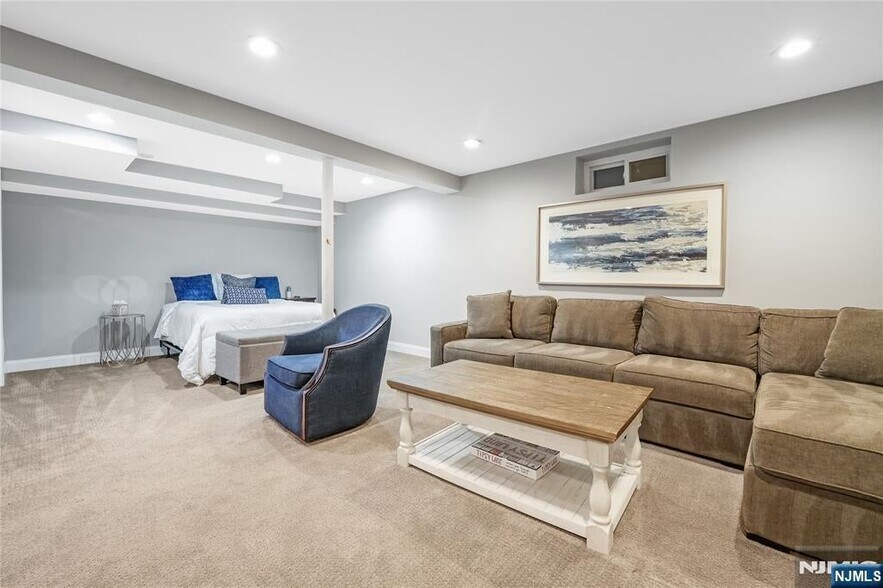 Building Photo - 194 Delmar Ave