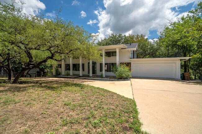Building Photo - Tarrytown STUNNER!!!