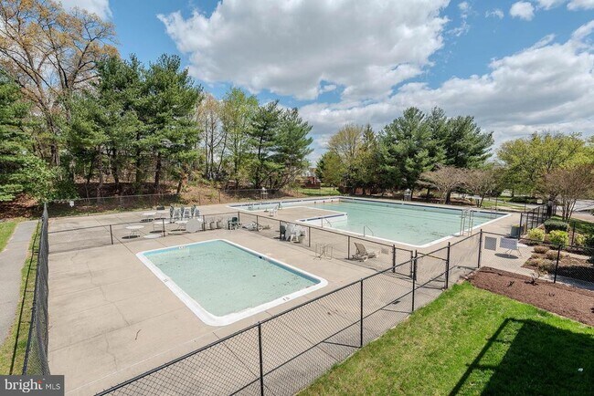 Building Photo - 2134 Commissary Cir