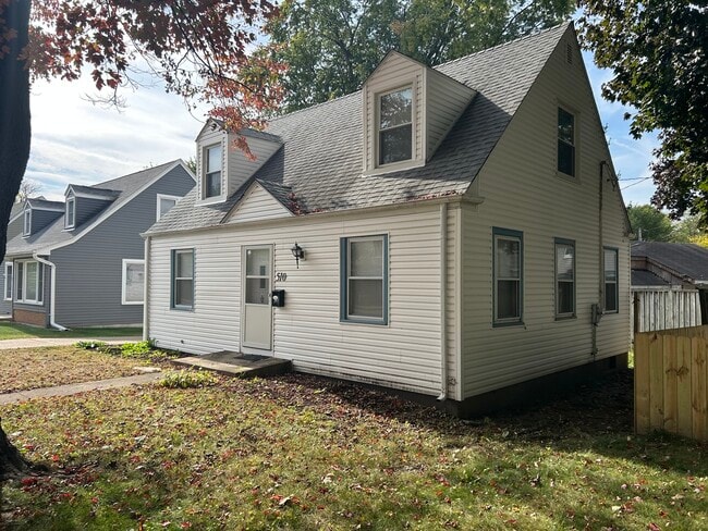 Building Photo - 510 S Alfred Ave
