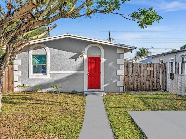 Building Photo - 525 NW 10th Ave