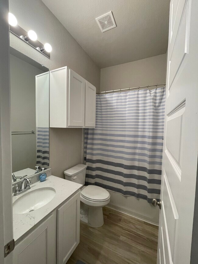 Building Photo - 1913 Renwick Dr