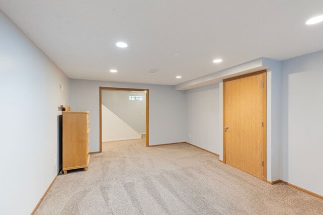 Building Photo - Charming 4 Bed, 2 Bath Home Steps from Elmwood Park