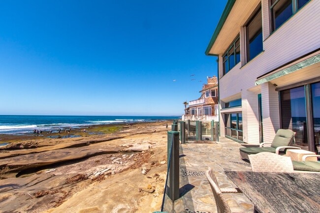 Building Photo - Extraordinary 5-Bed / 5-Bath Oceanfront Property in La Jolla!