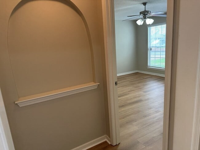 Building Photo - 355 Shady Oak Cir