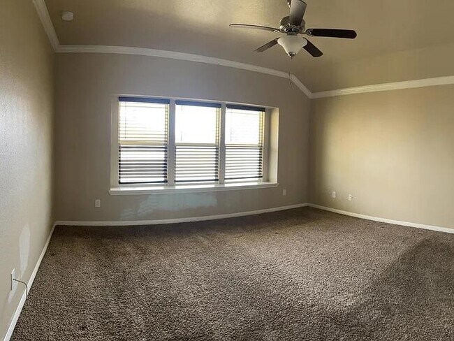 Building Photo - 604 W Vega Ln