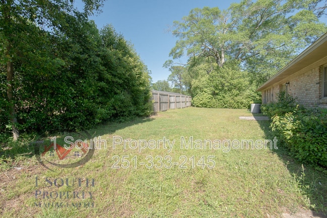 Building Photo - 5520 Vienna Ave