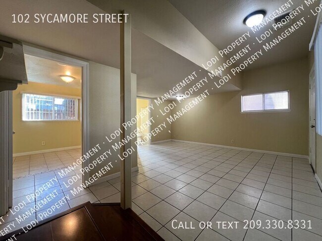 Building Photo - 102 Sycamore St