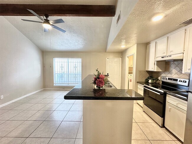 Building Photo - 9164 Wilcrest Dr