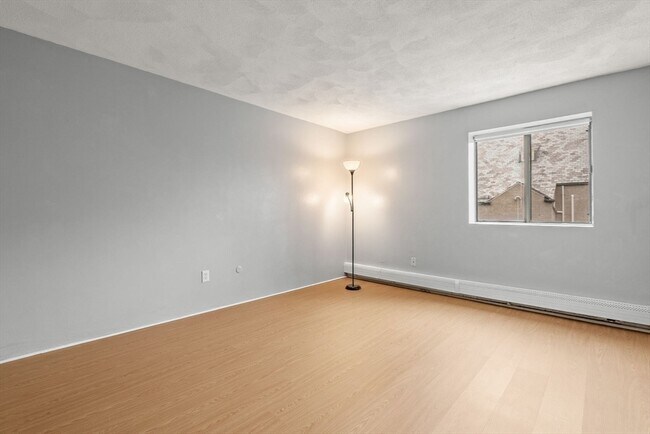 Building Photo - 245 Sea St